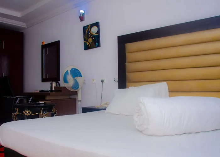 Grand Park Hotel And Suites