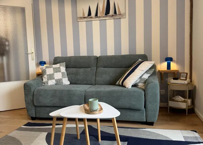 Le Bleu Marine, Grand Studio Au Calme, A 2 Pas Du Lac !