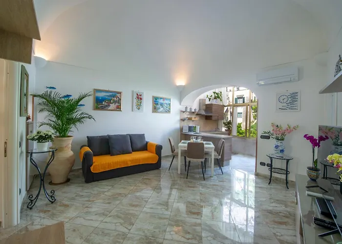 Casalina Amalfi Center
