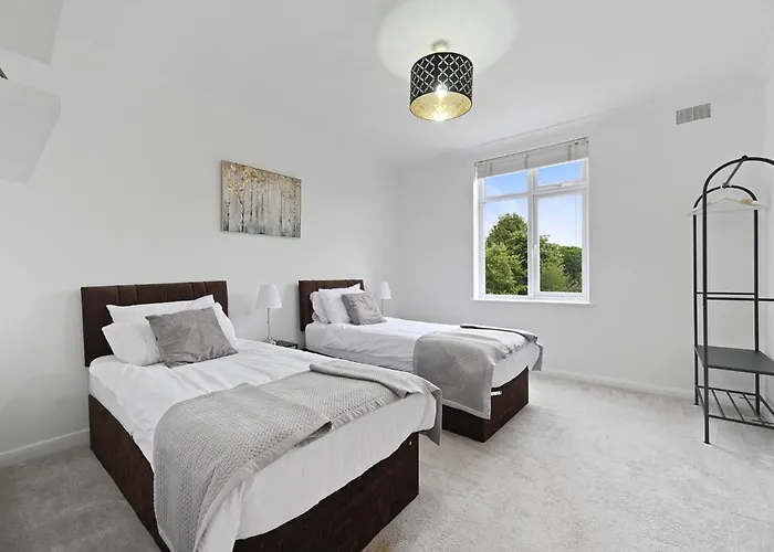 Entire 2 Bed First Floor Flat