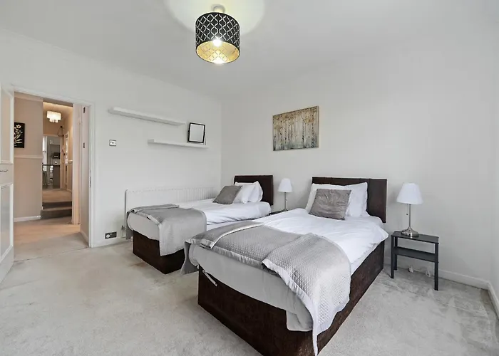 Entire 2 Bed First Floor Flat