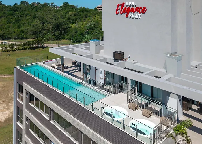 Elegance Bombinhas Com Piscina Aquecida - Apartamento Para 4 Pessoas