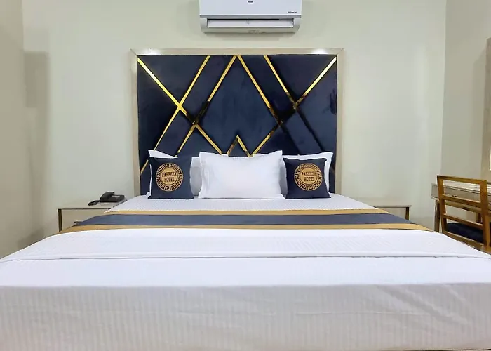 Pakeeza Hotel - Faisal Town