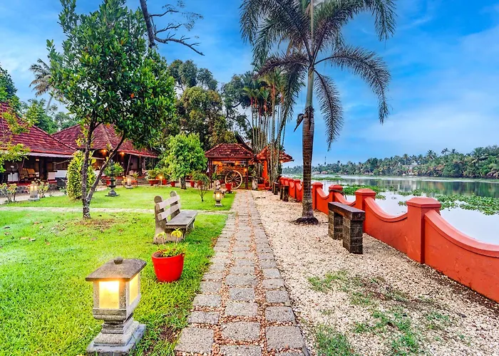 Alaya Stays Palm Dale Heritage Backwater Retreat With Garden & Restaurant