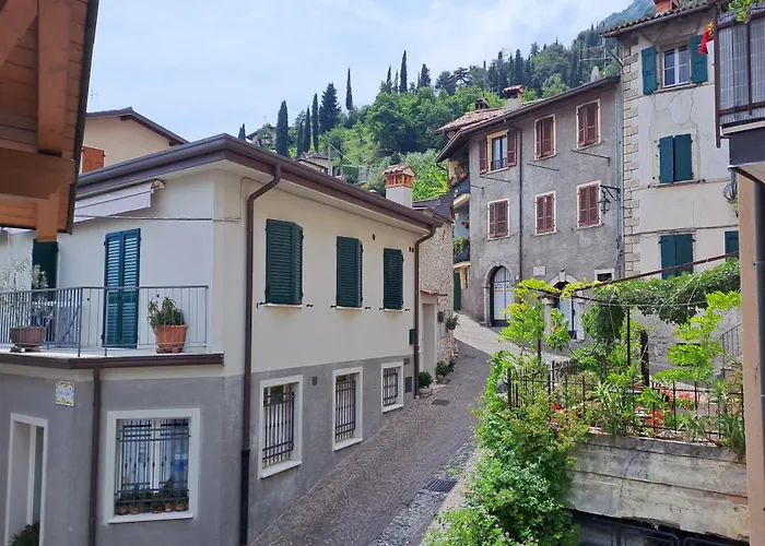 Casa Maria Lafinestrasulgarda