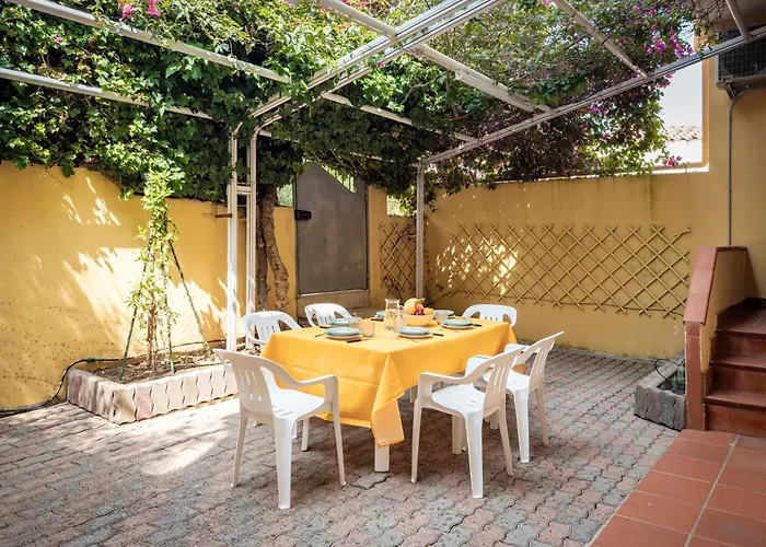 Casa Olivia - Casa Indipendente Nel Centro Di Cannigione A 3 Minuti A Piedi Dal Lungomare, 5 Minuti A Piedi Dalla Spiaggia Piu Vicina E Vicinissima Alle Spiagge Piu Belle Della Costa Smeralda