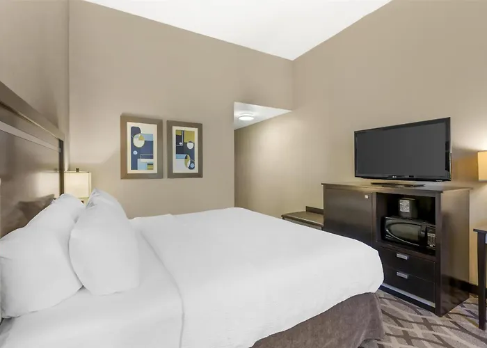 Best Western Plus Travel Hotel Toronto Airport