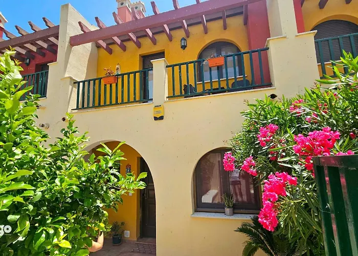 South Facing Townhouse - Direct Pool - Ann01