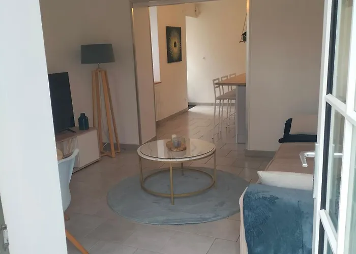 Appartement Avec Cour Privee