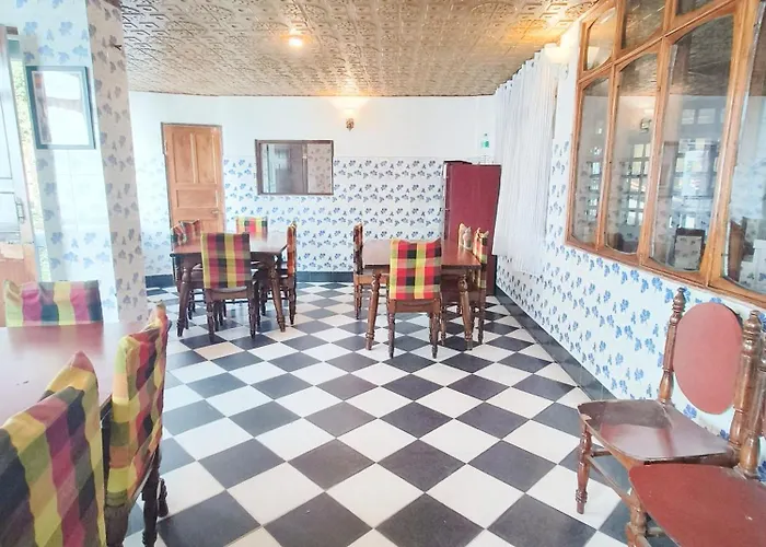 Hotel Sakura Mountain View Near Darjeeling Toy Train Station