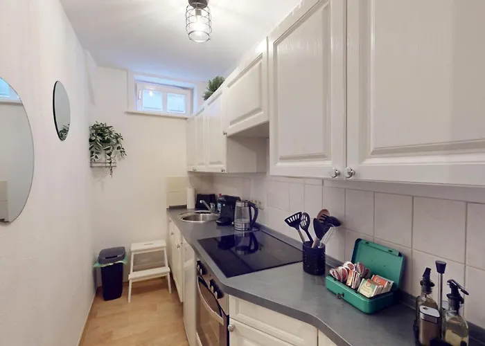 2 Zimmer, Beamer, Disneyplus Mitten In Der Altstadt