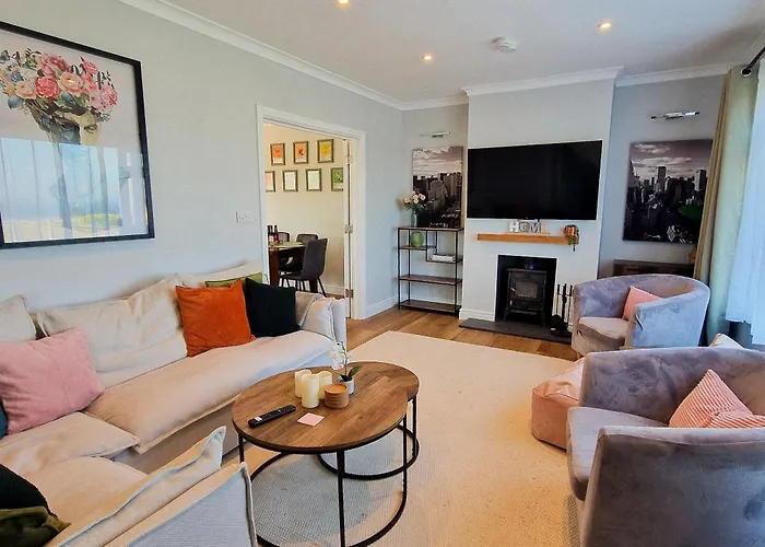 Luxury Sea View Retreat With Hot Tub Sleeps 8