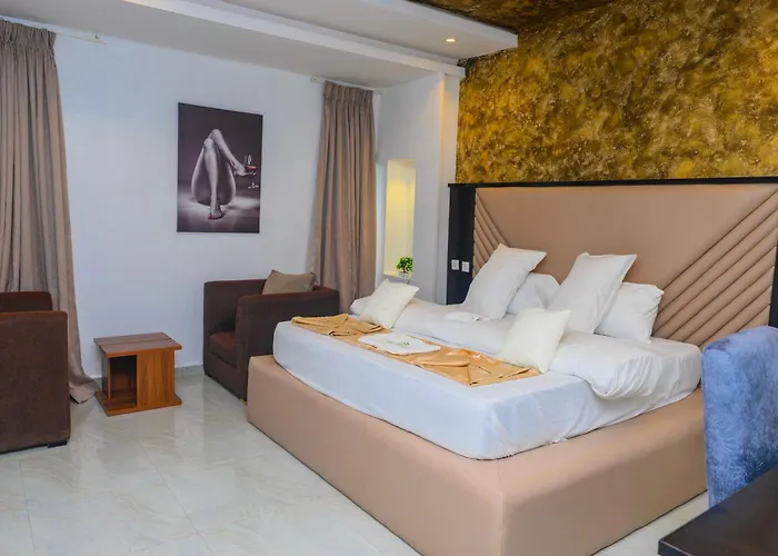 Proximus Hotel And Suites