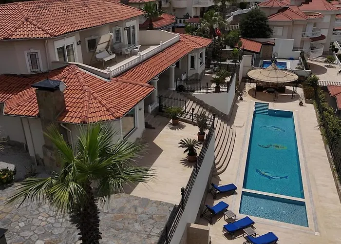Great Villa With Beatiful View And 4 Bedrooms More 1000 Sqm Area