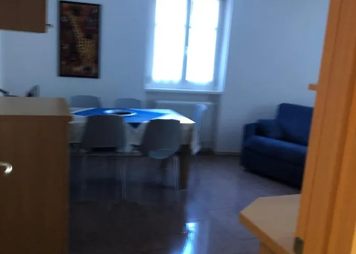 Moderno Appartamento E Ampio Garage In Centro