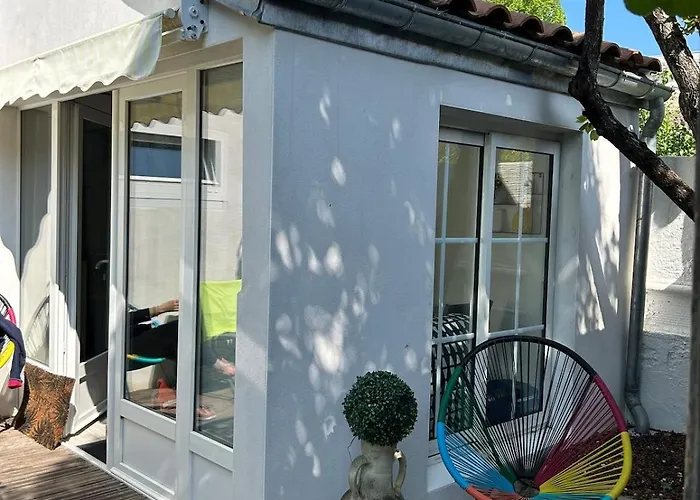 Cottage, Private Terrace In La Rochelle