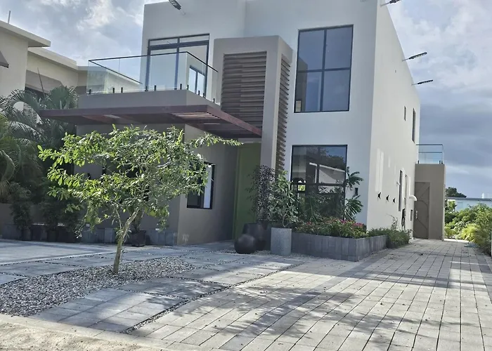 Villa Aguacate Near The Beach