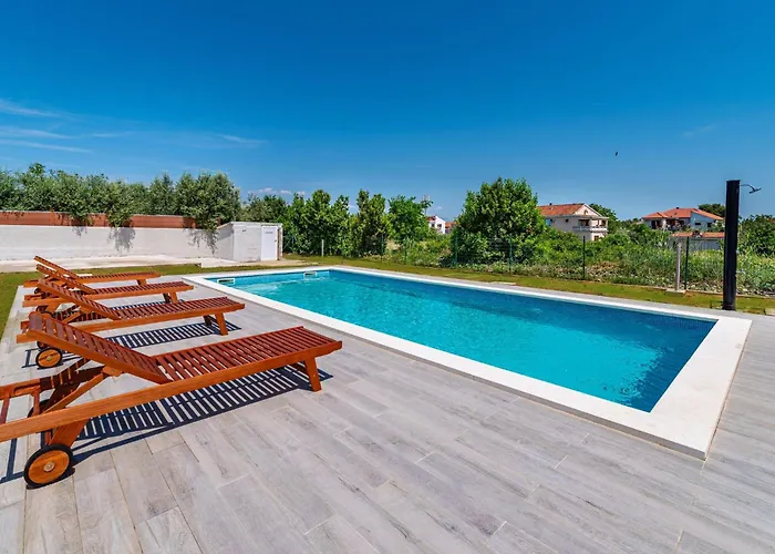 Apartmen 1 With Swimming Pool Nikola