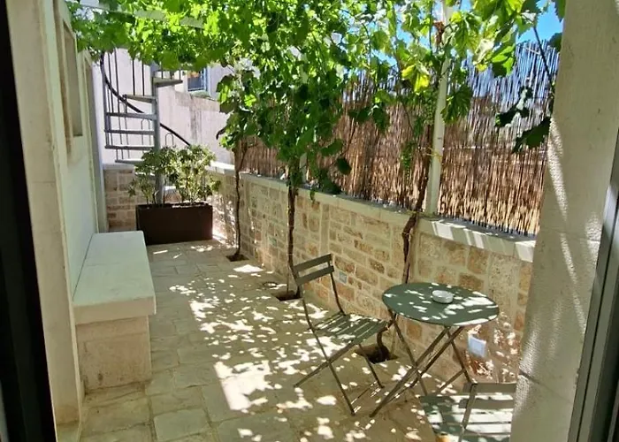 Trullo E Suites Parini 32