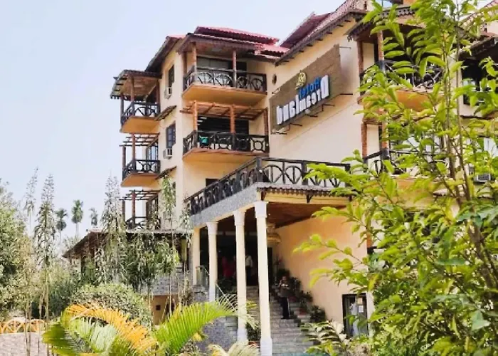 Hotel Dream Land With Swimming Pool Facility In Lataguri
