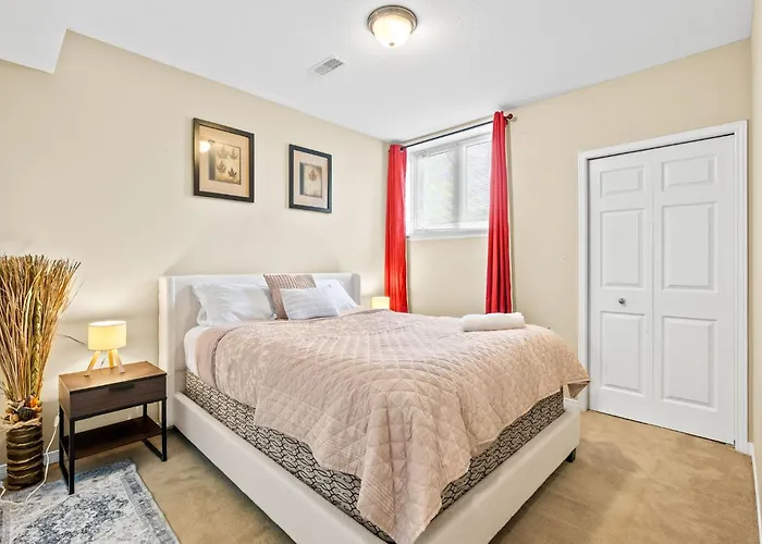 Simplylovely Modern Condo Near Downtown Ottawa With Free Parking And Patio