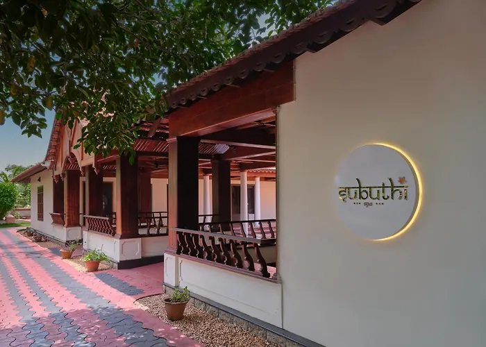 Sterling Lake Palace Alleppey