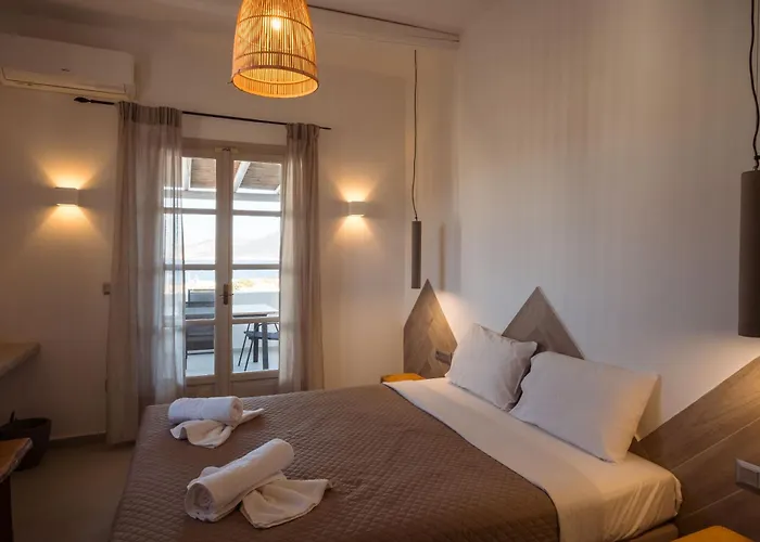 Paradise Hotel (Adults Only)