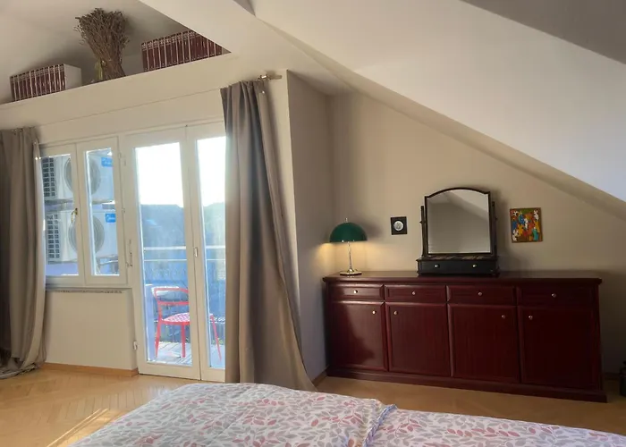 The Lovely Garden House - 4 Bedroom - Free Parking