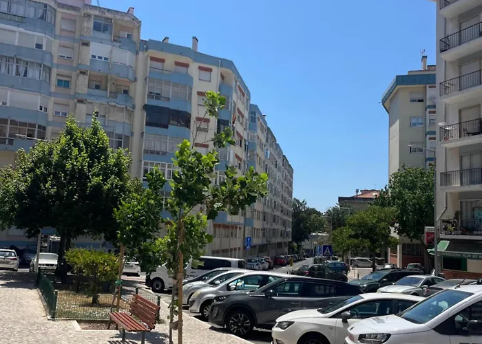 Modern 2Br Apartment With City Views I Near Lisbon By Livininlisboa