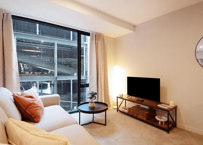 Brand New, Central & Spacious On Victoria Street
