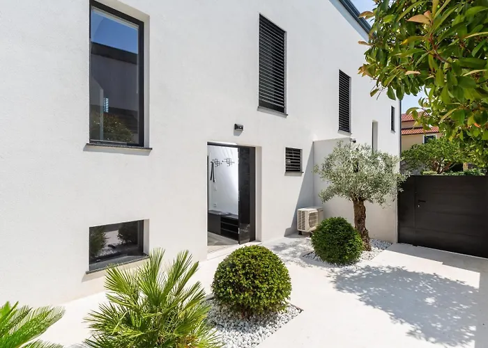 Villa Ventana With Terrace And Bbq