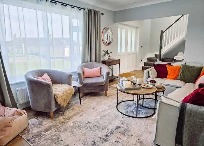 Spacious 4-Bed Dover House | Hot Tub & Sea Views