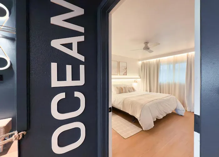 Fully Renovated Beachfront Surf House Oceanside