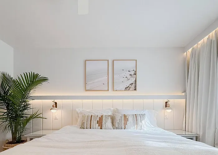 Fully Renovated Beachfront Surf House Oceanside