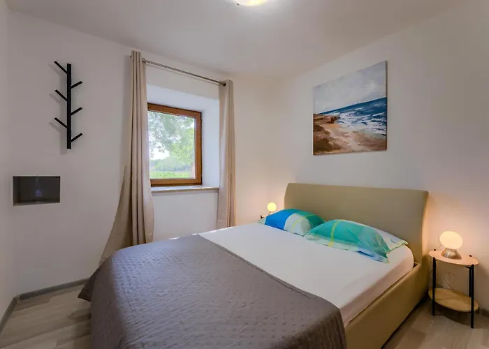 Two-Bedroom Apartment In Peroj
