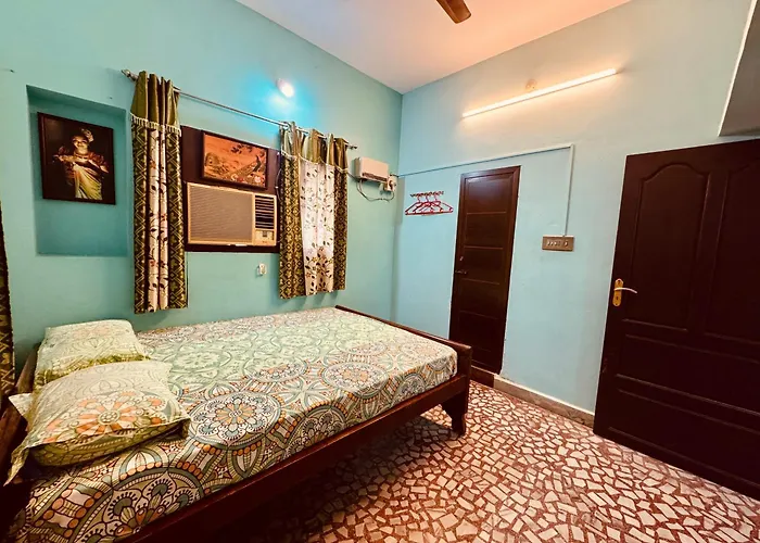 Phoenix Holiday Home