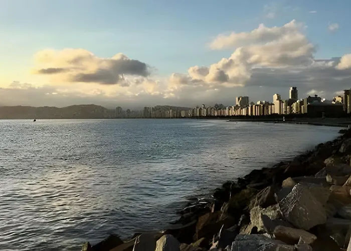 Lindo Apartamento Na Quadra Da Praia Em Santos