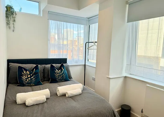 Central Croydon 2 Bedroom Apartment With Gated Parking 15 Min To London Bridge And Gatwick