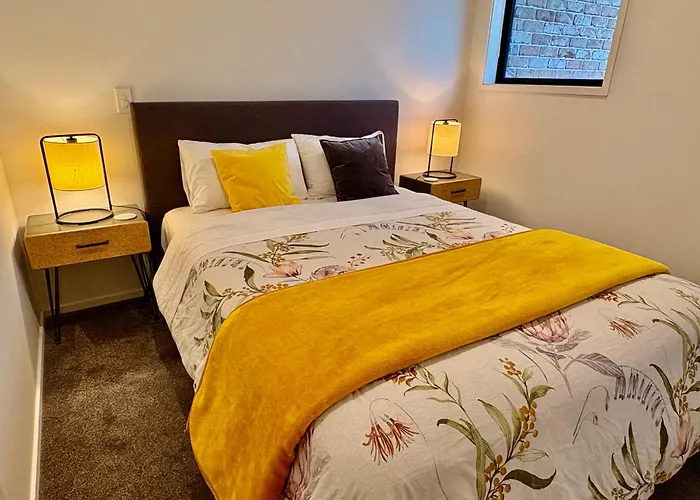Cosy Townhouse Close To Wolfbook Arena One Km Away From Railway Station With Rare Onsite Ev Car Park