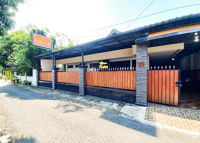 Wisma Trubus Syariah Redpartner Near Rsud Koesma Tuban