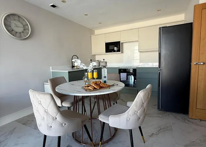 Elegant 1 Bed With Free Parking