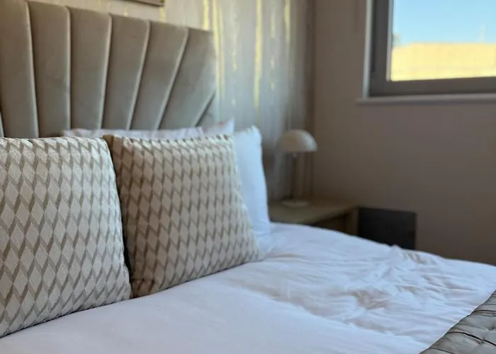 Elegant 1 Bed With Free Parking