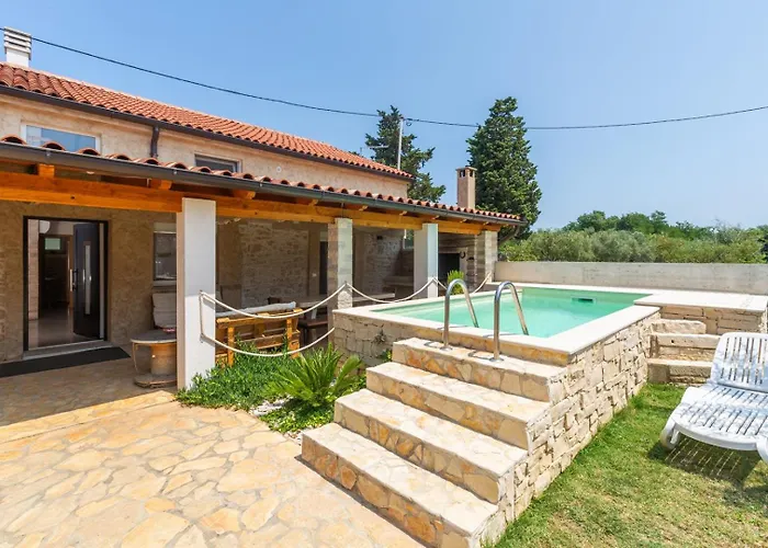 Villa Alina With Pool