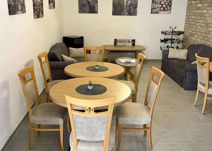 Lator-Hans Apartmanhaz