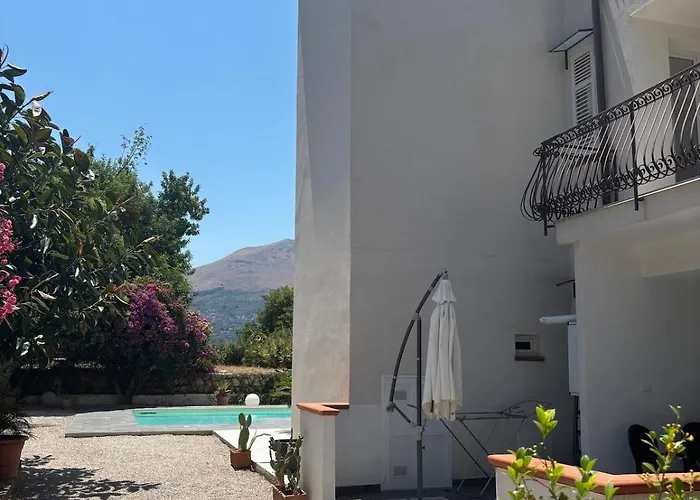 Villa Grasta, Nuova Esclusiva Con Piscina