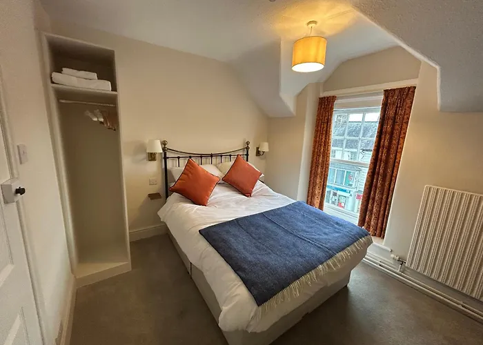 Community Owned Gwesty Owain Glyndwr Hotel