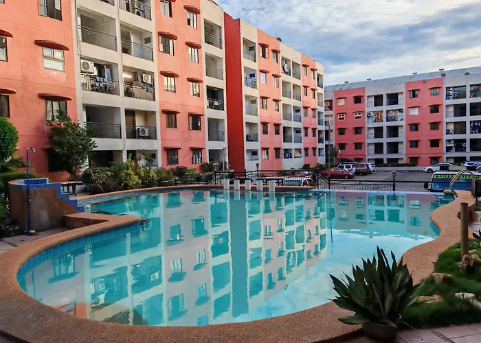 Condo Azur Suites E507 Near Airport, Netflix, Stylish, Cozy With Swimming Pool