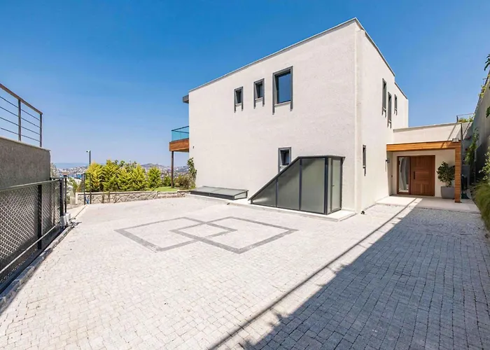 Stunning 5-Bedroom Villa With Panoramic View Of Yalikavak Marina