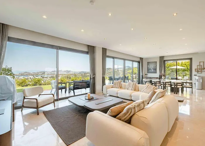 Stunning 5-Bedroom Villa With Panoramic View Of Yalikavak Marina