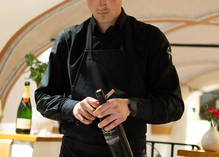 Hisa Linhart, Hotel & Restaurant